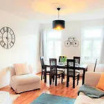 Stilvolles Apartment mit 2 Schlafzimmern&Balkon - nahe Flughafen, Porsche und Messe
