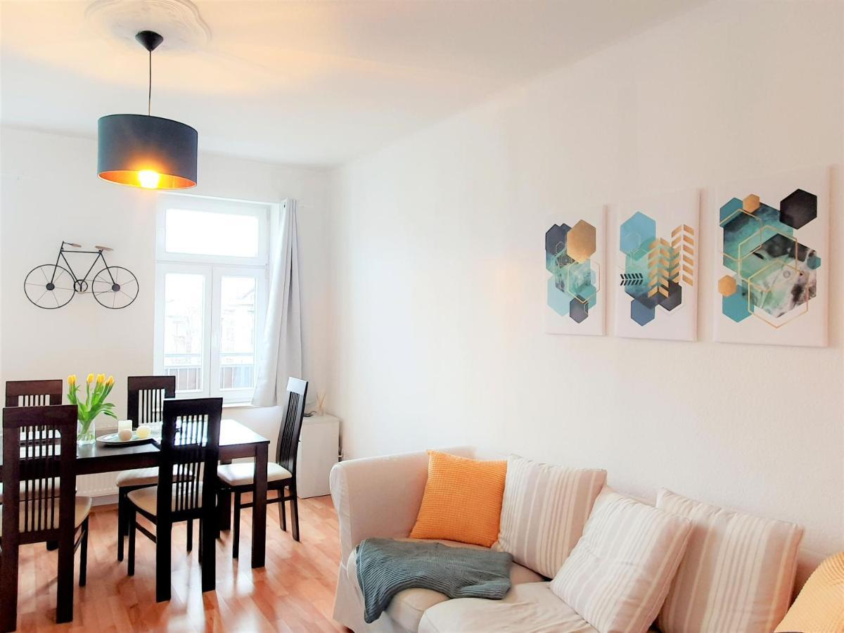 Stilvolles Mit 2 Schlafzimmern&balkon - Nahe Flughafen, Porsche Und Messe Apartment *