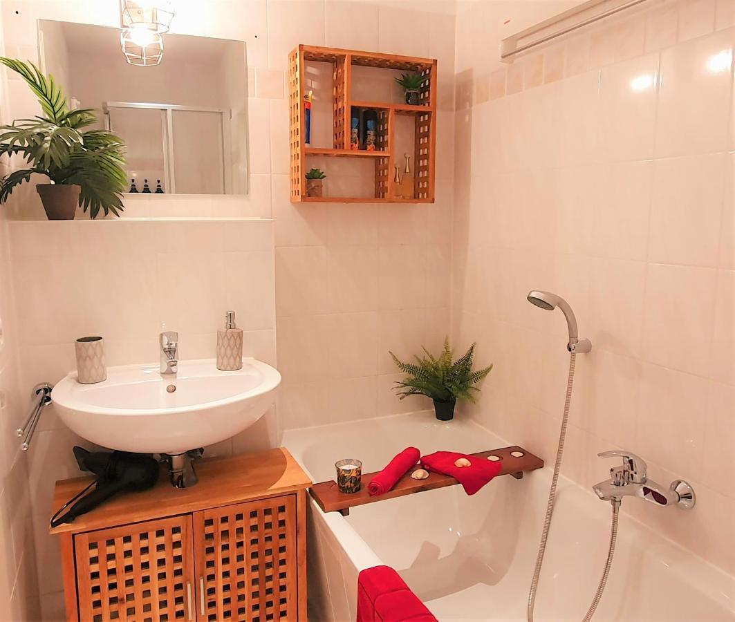 Apartment Stilvolles Mit 2 Schlafzimmern&balkon - Nahe Flughafen, Porsche Und Messe *